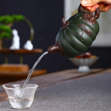 Full Handmade Yixing Zisha Teapot [Bi-color Pumpkin Pot] (Lu Ni/Hong Ni – 380ml)