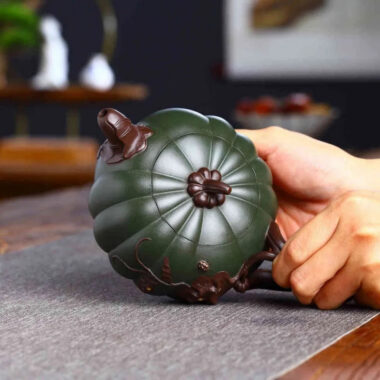 Full Handmade Yixing Zisha Teapot [Bi-color Pumpkin Pot] (Lu Ni/Hong Ni – 380ml)