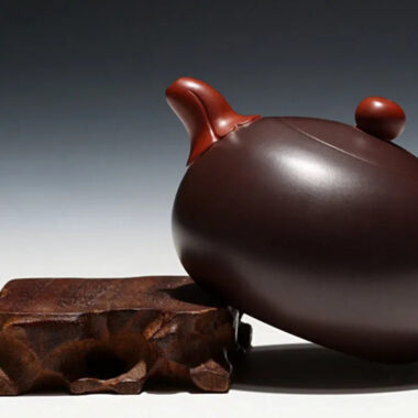 Full Handmade Yixing Zisha Teapot [Bi-color Yuri Pot] (Zi NI/Hong Ni – 200/300ml)