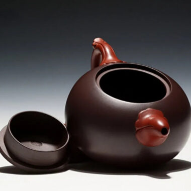 Full Handmade Yixing Zisha Teapot [Bi-color Yuri Pot] (Zi NI/Hong Ni – 200/300ml)