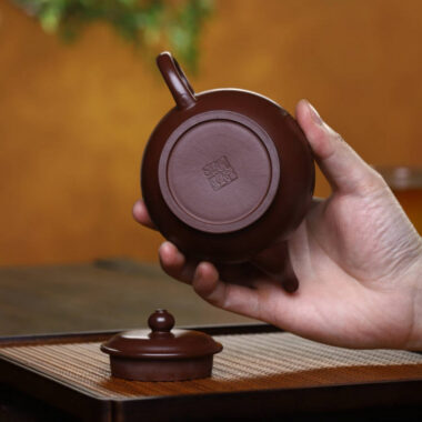 Full Handmade Yixing Zisha Teapot [Bian Xiao Ying Pot] (Zi Ni – 210ml)
