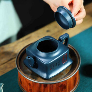Full Handmade Yixing Zisha Teapot [Cha Yuan] (Tian Qing Ni – 230ml)