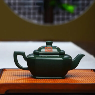 Full Handmade Yixing Zisha Teapot [Chan Cha Yiwei] (Feicui Lu Ni – 310ml)
