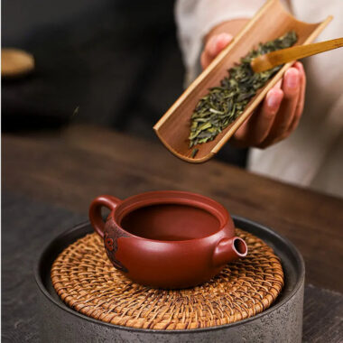 Full Handmade Yixing Zisha Teapot [Chan Cha Yiwei] (Long Xue Sha – 140ml)