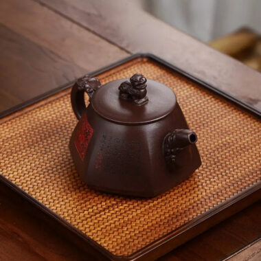 Full Handmade Yixing Zisha Teapot [Chang E Ben Yue] (Zi Jia Ni – 400ml)