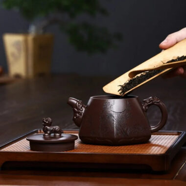 Full Handmade Yixing Zisha Teapot [Chang E Ben Yue] (Zi Jia Ni – 400ml)