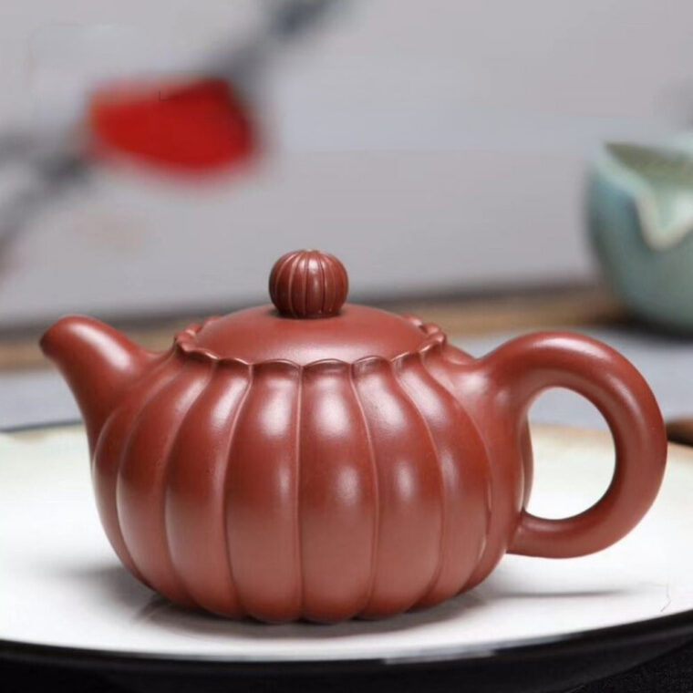 Full Handmade Yixing Zisha Teapot [Chrysanthemum Bud Pot] (Zao Hong Ni – 160ml)
