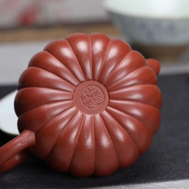 Full Handmade Yixing Zisha Teapot [Chrysanthemum Bud Pot] (Zao Hong Ni – 160ml)