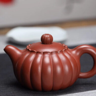 Full Handmade Yixing Zisha Teapot [Chrysanthemum Bud Pot] (Zao Hong Ni – 160ml)