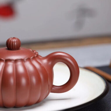 Full Handmade Yixing Zisha Teapot [Chrysanthemum Bud Pot] (Zao Hong Ni – 160ml)