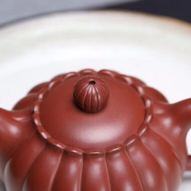 Full Handmade Yixing Zisha Teapot [Chrysanthemum Bud Pot] (Zao Hong Ni – 160ml)