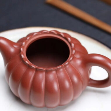 Full Handmade Yixing Zisha Teapot [Chrysanthemum Bud Pot] (Zao Hong Ni – 160ml)