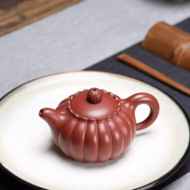 Full Handmade Yixing Zisha Teapot [Chrysanthemum Bud Pot] (Zao Hong Ni – 160ml)