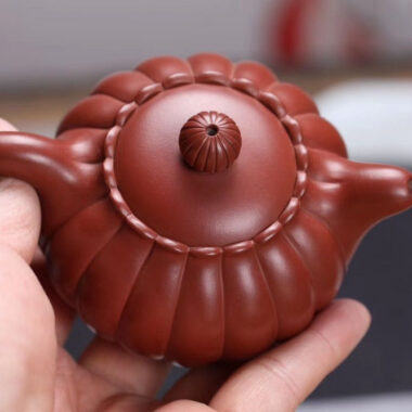 Full Handmade Yixing Zisha Teapot [Chrysanthemum Bud Pot] (Zao Hong Ni – 160ml)