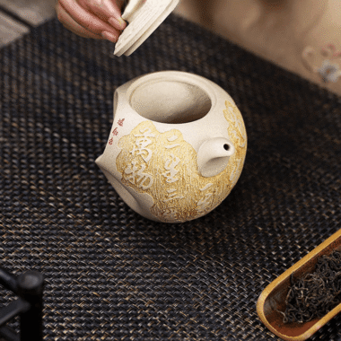 Full Handmade Yixing Zisha Teapot [Dadao Zhi Jian] (Bai Duan Ni – 370ml)