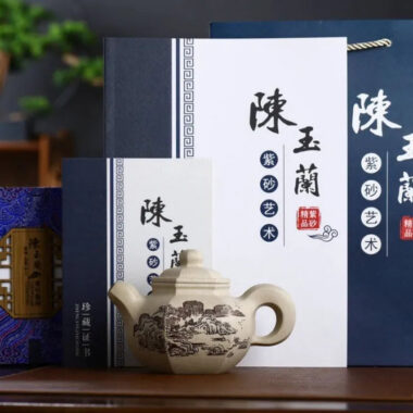 Full Handmade Yixing Zisha Teapot [Dao Hong Lianzi Pot] (Bensan Lu Ni – 360ml)