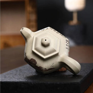 Full Handmade Yixing Zisha Teapot [Dao Hong Lianzi Pot] (Bensan Lu Ni – 360ml)