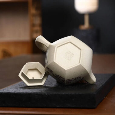 Full Handmade Yixing Zisha Teapot [Dao Hong Lianzi Pot] (Bensan Lu Ni – 360ml)