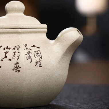Full Handmade Yixing Zisha Teapot [Dao Hong Lianzi Pot] (Bensan Lu Ni – 360ml)