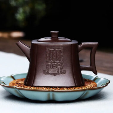 Full Handmade Yixing Zisha Teapot [Dazhi Ruoyu] (Lao Zi Ni – 210ml)