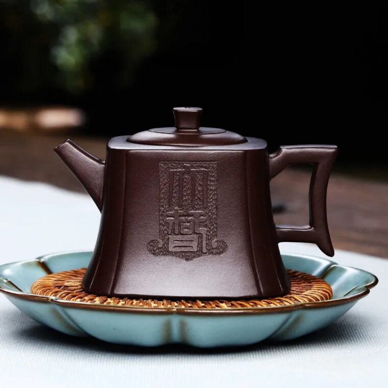 Full Handmade Yixing Zisha Teapot [Dazhi Ruoyu] (Lao Zi Ni – 210ml)