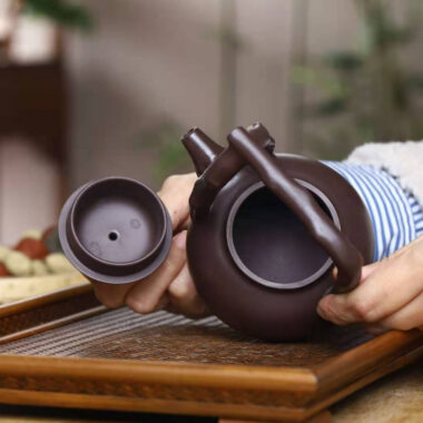 Full Handmade Yixing Zisha Teapot [Dong Po Tiliang Pot] Plain Smooth (Lao Zi Ni – 240ml)