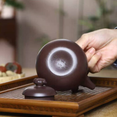Full Handmade Yixing Zisha Teapot [Dong Po Tiliang Pot] Plain Smooth (Lao Zi Ni – 240ml)