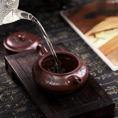 Full Handmade Yixing Zisha Teapot [Eight Horses] (Lao Zi Ni – 280ml)