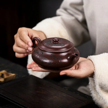 Full Handmade Yixing Zisha Teapot [Eight Horses] (Lao Zi Ni – 280ml)