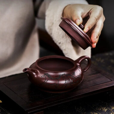 Full Handmade Yixing Zisha Teapot [Eight Horses] (Lao Zi Ni – 280ml)