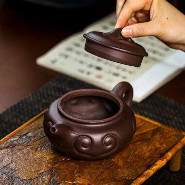 Full Handmade Yixing Zisha Teapot [Fanggu Ruyi] (Lao Zi Ni – 500ml)