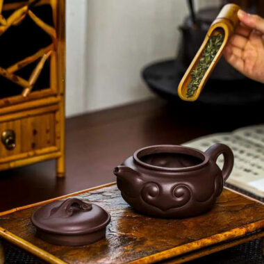Full Handmade Yixing Zisha Teapot [Fanggu Ruyi] (Lao Zi Ni – 500ml)