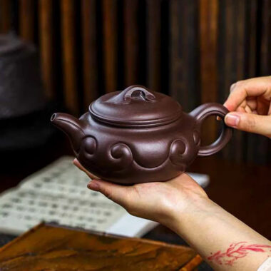 Full Handmade Yixing Zisha Teapot [Fanggu Ruyi] (Lao Zi Ni – 500ml)