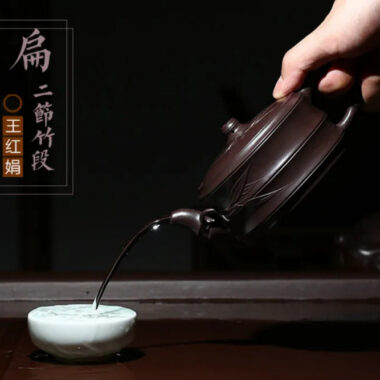 Full Handmade Yixing Zisha Teapot [Flat Two-section Bamboo Pot] (Lao Zi Ni – 130/320ml)