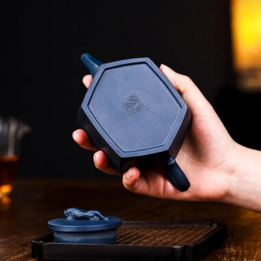 Full Handmade Yixing Zisha Teapot [Flying Leopard] (Tian Qing Ni – 300ml)