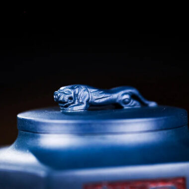 Full Handmade Yixing Zisha Teapot [Flying Leopard] (Tian Qing Ni – 300ml)