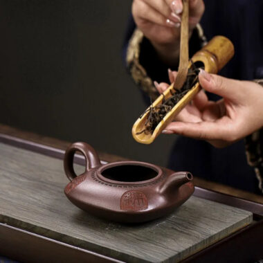 Full Handmade Yixing Zisha Teapot [Fu Yun Mian Chang] (Lao Zi Ni – 200ml)
