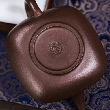 Full Handmade Yixing Zisha Teapot [Fu Yun Mian Chang] (Lao Zi Ni – 200ml)