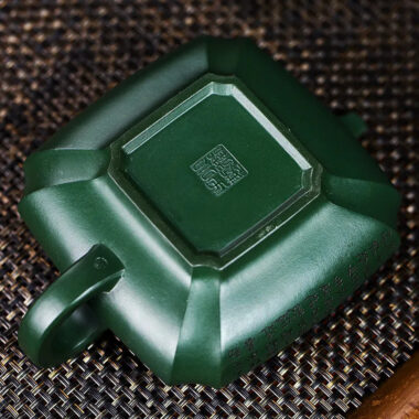 Full Handmade Yixing Zisha Teapot [Fu Yun Wan Jia] (Feicui Lu Ni – 450ml)