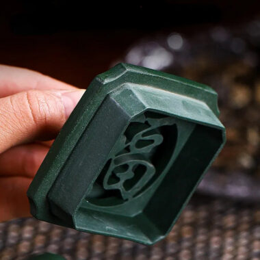 Full Handmade Yixing Zisha Teapot [Fu Yun Wan Jia] (Feicui Lu Ni – 450ml)