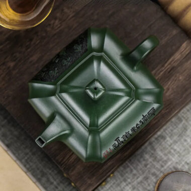 Full Handmade Yixing Zisha Teapot [Fu Yun Wan Jia] (Feicui Lu Ni – 450ml)