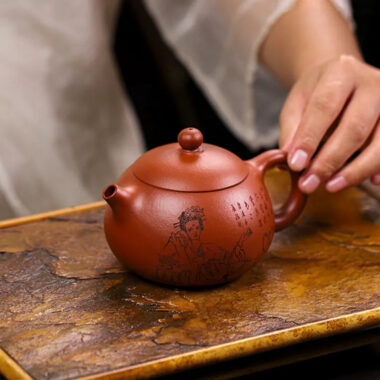 Full Handmade Yixing Zisha Teapot [Guifei Zuijiu Xishi] (Xiao Meiyao Zhu Ni – 300ml)