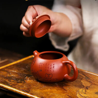 Full Handmade Yixing Zisha Teapot [Guifei Zuijiu Xishi] (Xiao Meiyao Zhu Ni – 300ml)