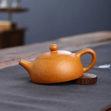 Full Handmade Yixing Zisha Teapot [Half Moon Pot] (Wucai Lao Duan Ni – 180ml)