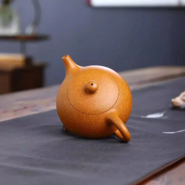 Full Handmade Yixing Zisha Teapot [Half Moon Pot] (Wucai Lao Duan Ni – 180ml)