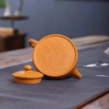 Full Handmade Yixing Zisha Teapot [Half Moon Pot] (Wucai Lao Duan Ni – 180ml)