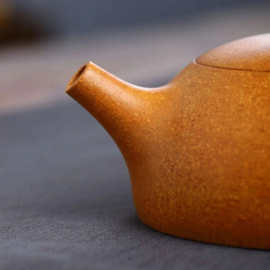 Full Handmade Yixing Zisha Teapot [Half Moon Pot] (Wucai Lao Duan Ni – 180ml)
