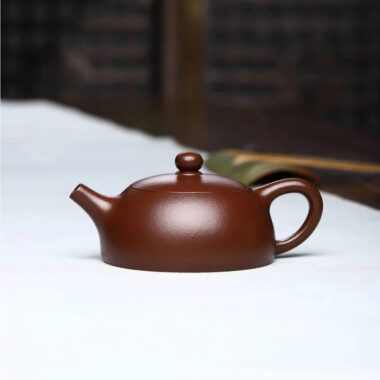 Full Handmade Yixing Zisha Teapot [Half Moon Pot] (Zi Ni – 180ml)