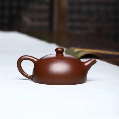 Full Handmade Yixing Zisha Teapot [Half Moon Pot] (Zi Ni – 180ml)