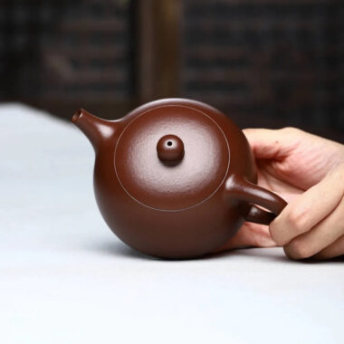 Full Handmade Yixing Zisha Teapot [Half Moon Pot] (Zi Ni – 180ml)